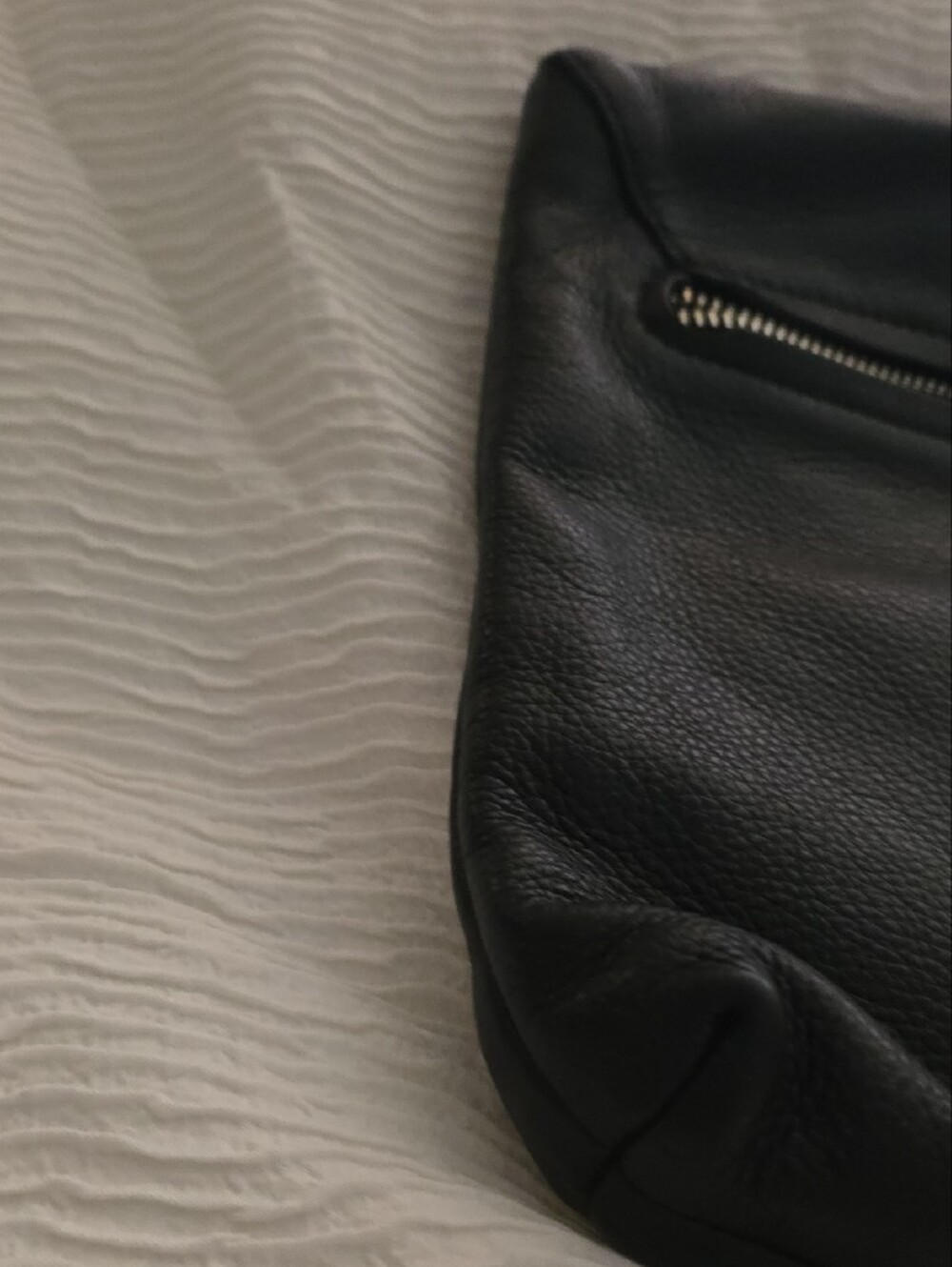 Marc by Marc Jacobs Black Leather Messenger Clutch with Front Zip - Picture 4 of 10